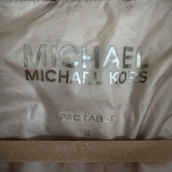 MICHAEL KORS puffer Jacket Woman In Beige With White Details, Gold Hardware.S - Picture 9 of 13